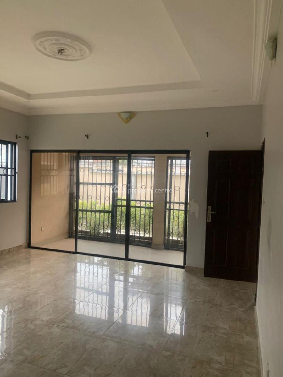 Well Maintained 2 Bedroom Apartments, Lekki Phase 1, Lekki, Lagos, Flat / Apartment for Rent