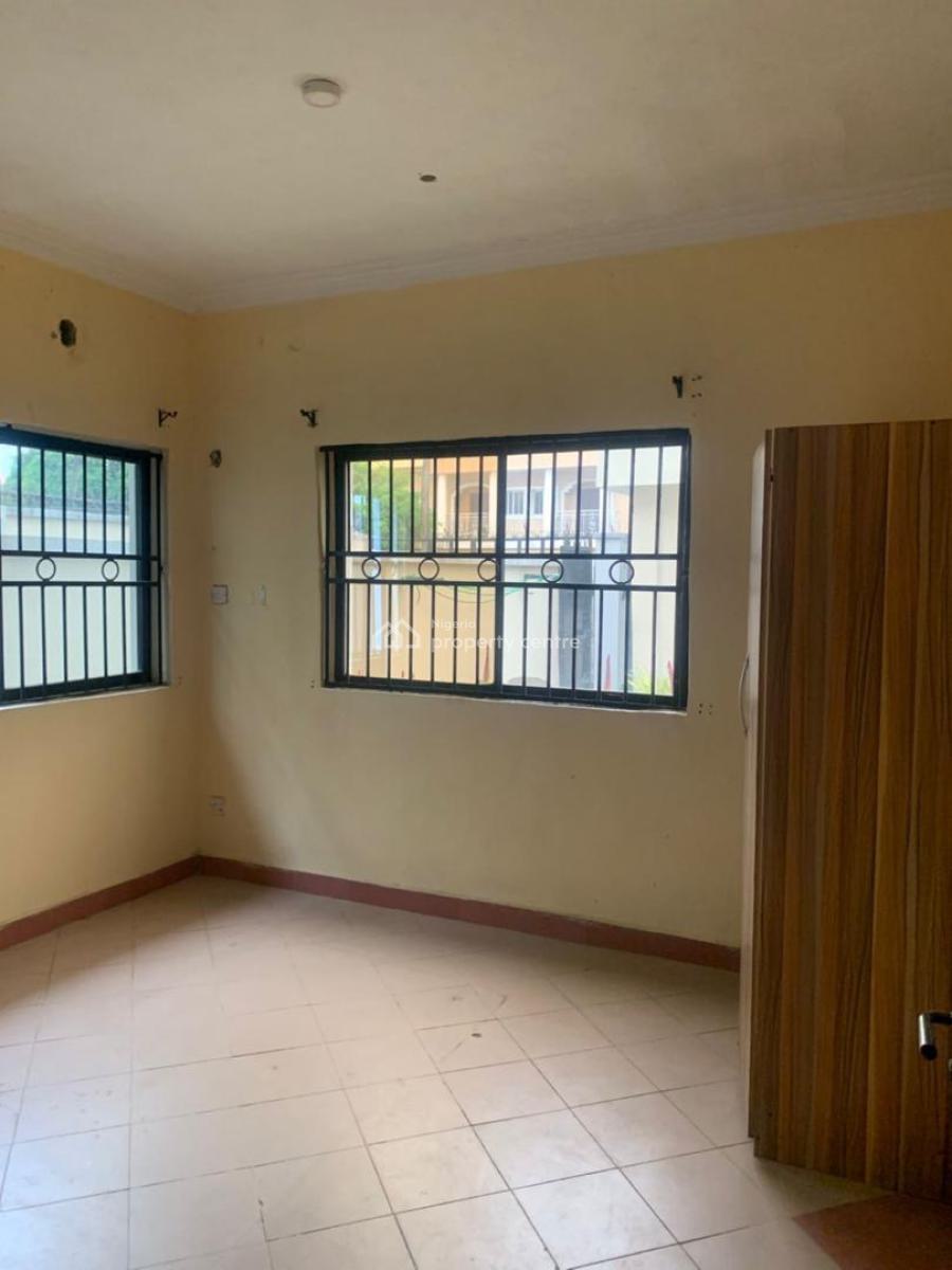 Well Maintained 2 Bedroom Apartments, Lekki Phase 1, Lekki, Lagos, Flat / Apartment for Rent