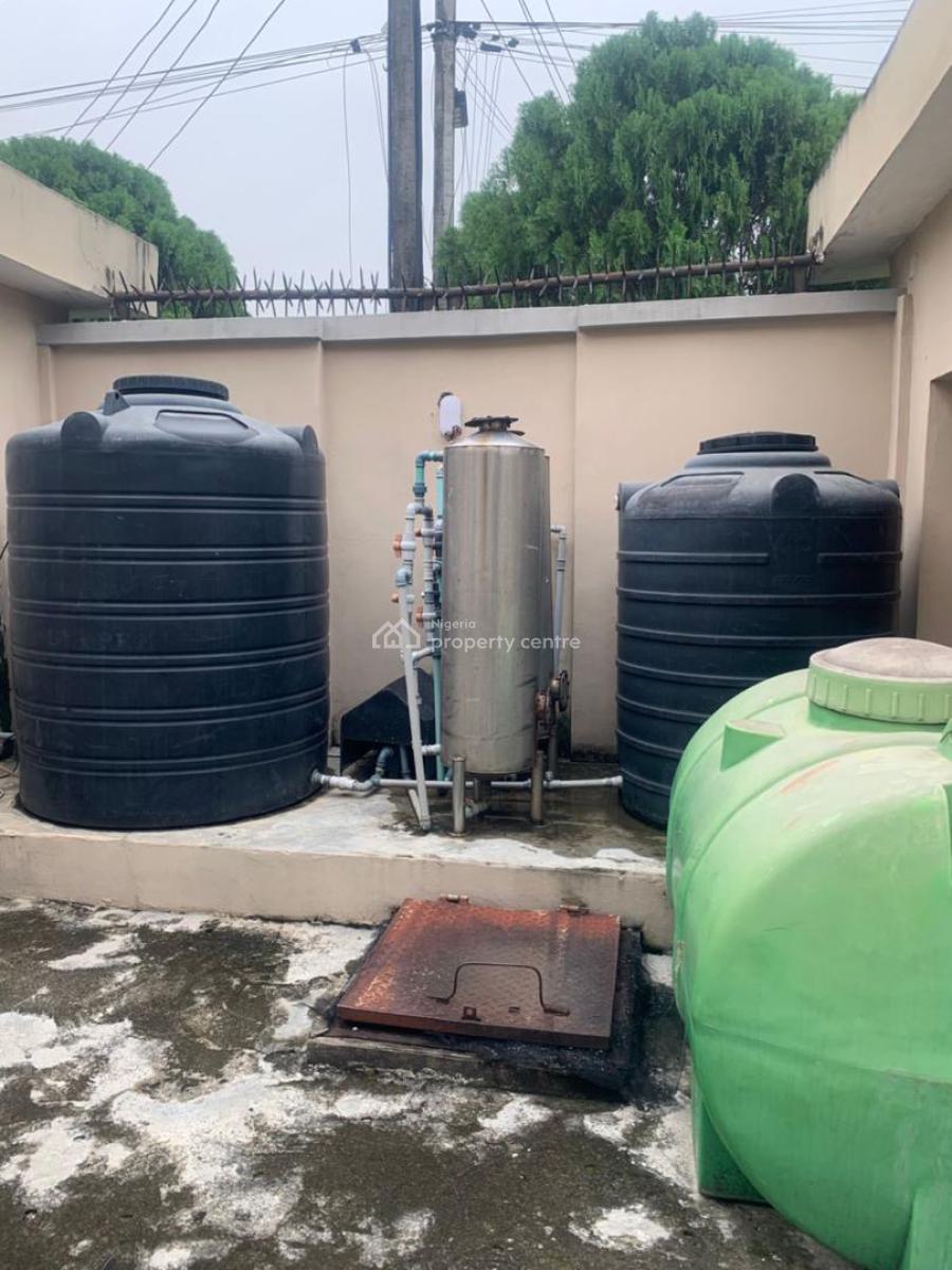 Well Maintained 2 Bedroom Apartments, Lekki Phase 1, Lekki, Lagos, Flat / Apartment for Rent