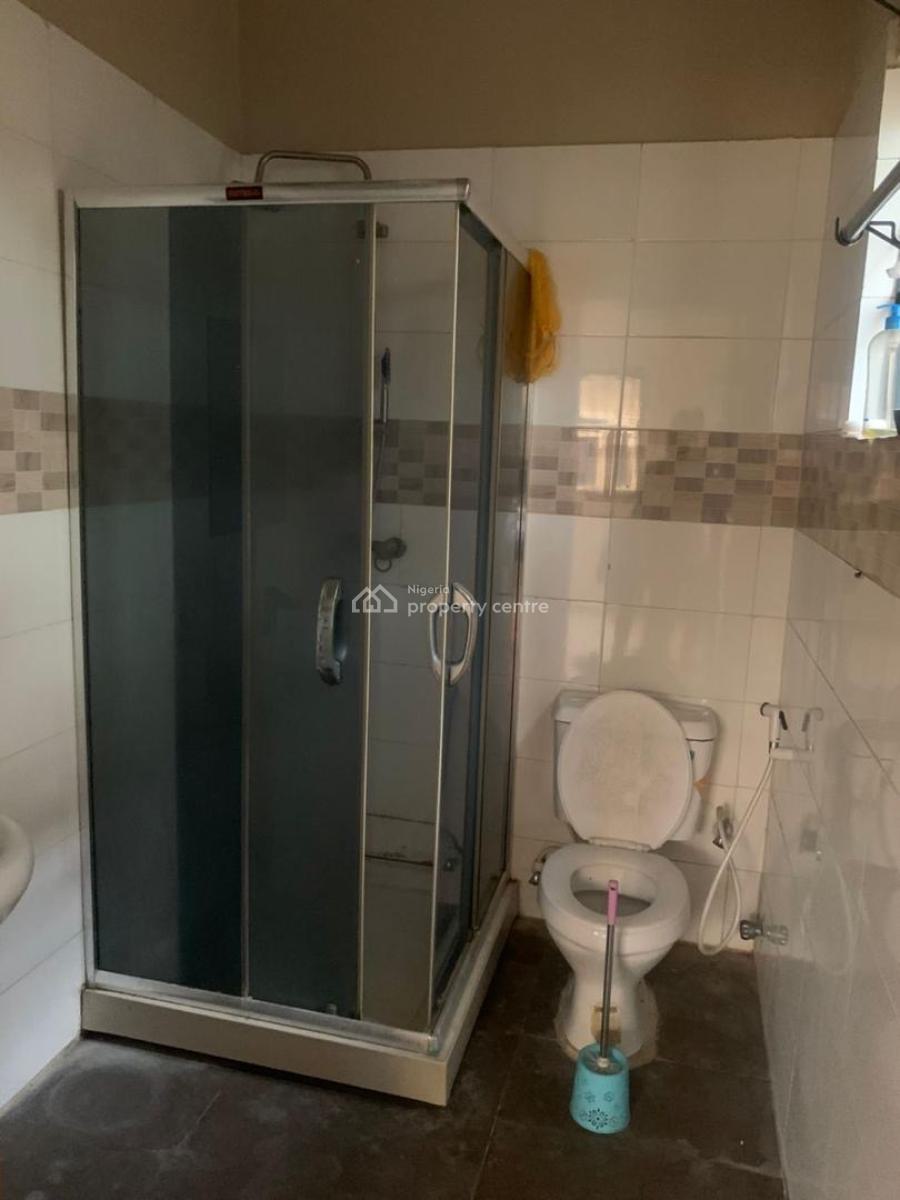 Well Maintained 2 Bedroom Apartments, Lekki Phase 1, Lekki, Lagos, Flat / Apartment for Rent