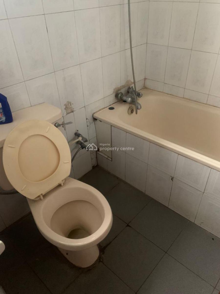 Well Maintained 2 Bedroom Apartments, Lekki Phase 1, Lekki, Lagos, Flat / Apartment for Rent
