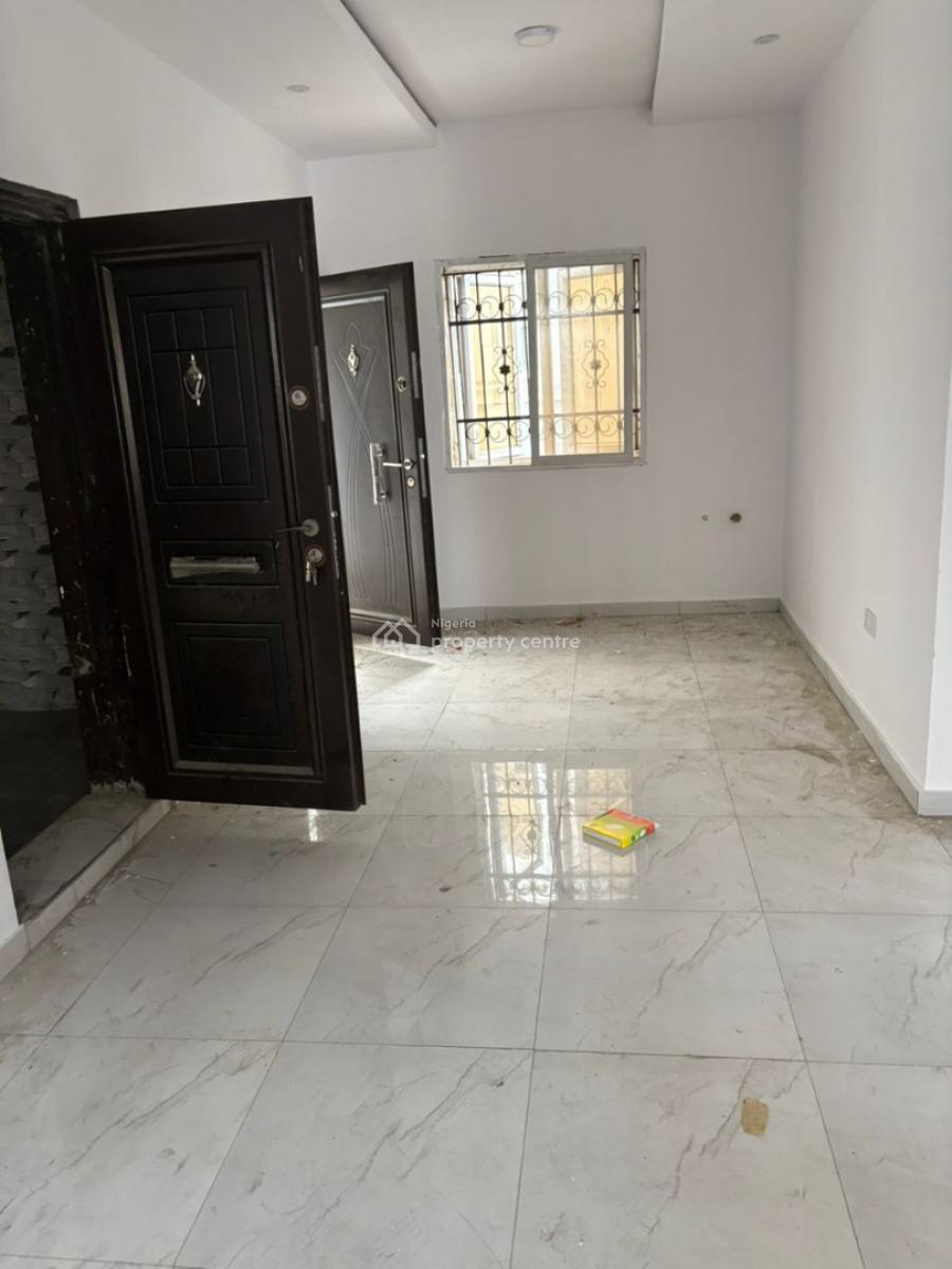 2 Bedroom Apartment, Mobil Road, Ilaje, Ajah, Lagos, Flat / Apartment for Rent
