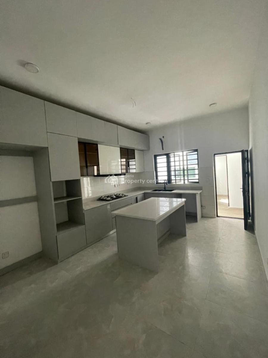 Serviced 3 Bedroom Flat with Elevator and Gym, Lekki Phase 1, Lekki, Lagos, Flat / Apartment for Rent
