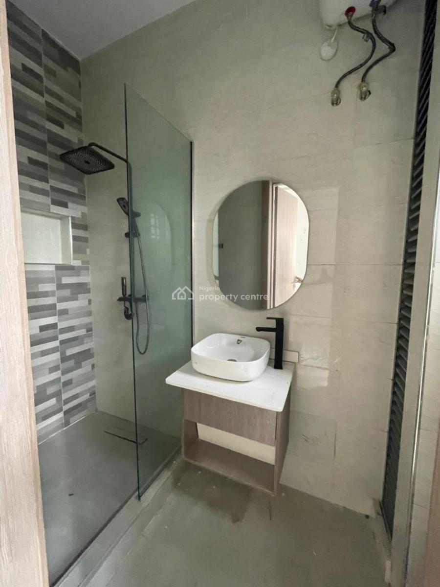 Serviced 3 Bedroom Flat with Elevator and Gym, Lekki Phase 1, Lekki, Lagos, Flat / Apartment for Rent