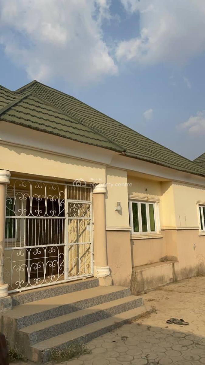 Standard 3 Bedroom Bungalow with Bq, Airport Road, Lugbe District, Abuja, Detached Bungalow for Sale