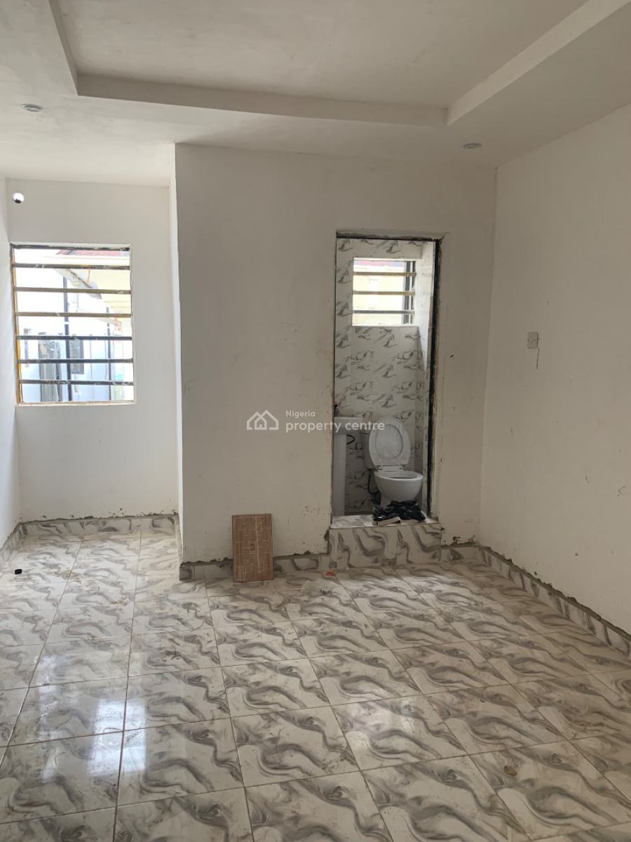 Executive Standard Newly Built 2 Bedroom Flat, Gbagada, Lagos, Flat / Apartment for Rent