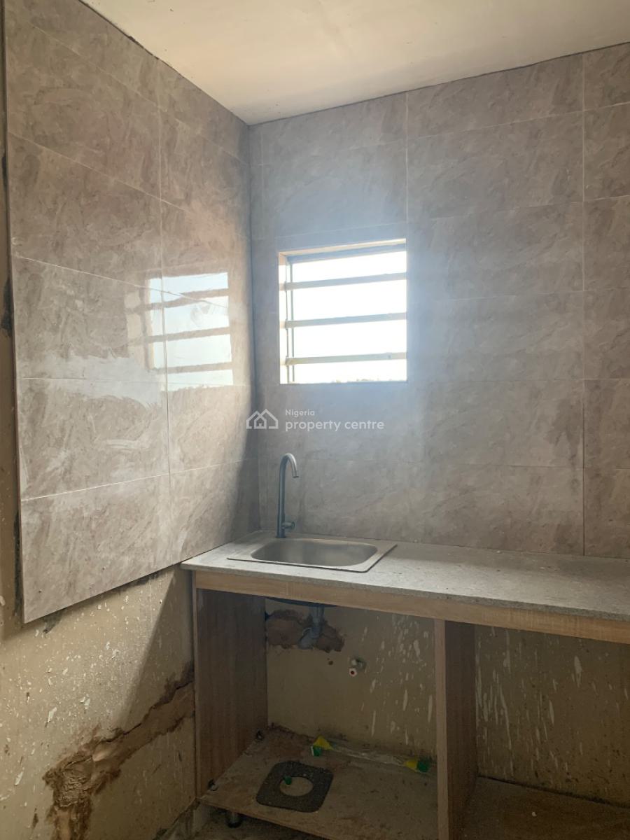 Executive Standard Newly Built 2 Bedroom Flat, Gbagada, Lagos, Flat / Apartment for Rent