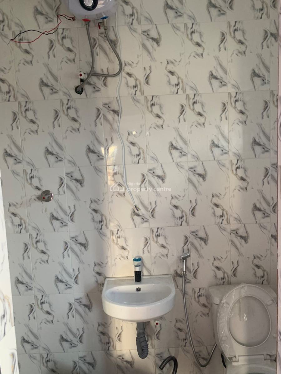 Executive Standard Newly Built 2 Bedroom Flat, Gbagada, Lagos, Flat / Apartment for Rent