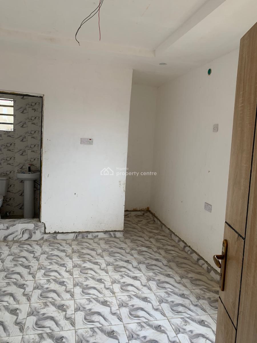 Executive Standard Newly Built 2 Bedroom Flat, Gbagada, Lagos, Flat / Apartment for Rent