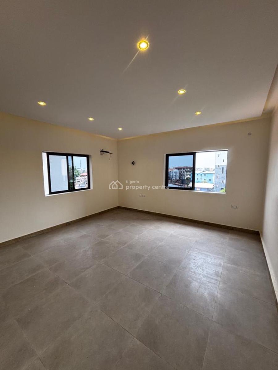 Exquisite 3 Bedroom Apartment with Bq, Yaba, Yaba, Lagos, Flat / Apartment for Sale