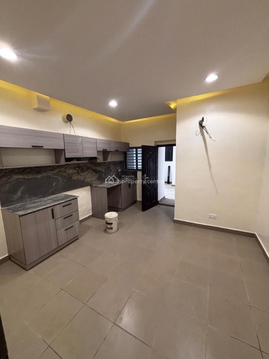 Exquisite 3 Bedroom Apartment with Bq, Yaba, Yaba, Lagos, Flat / Apartment for Sale