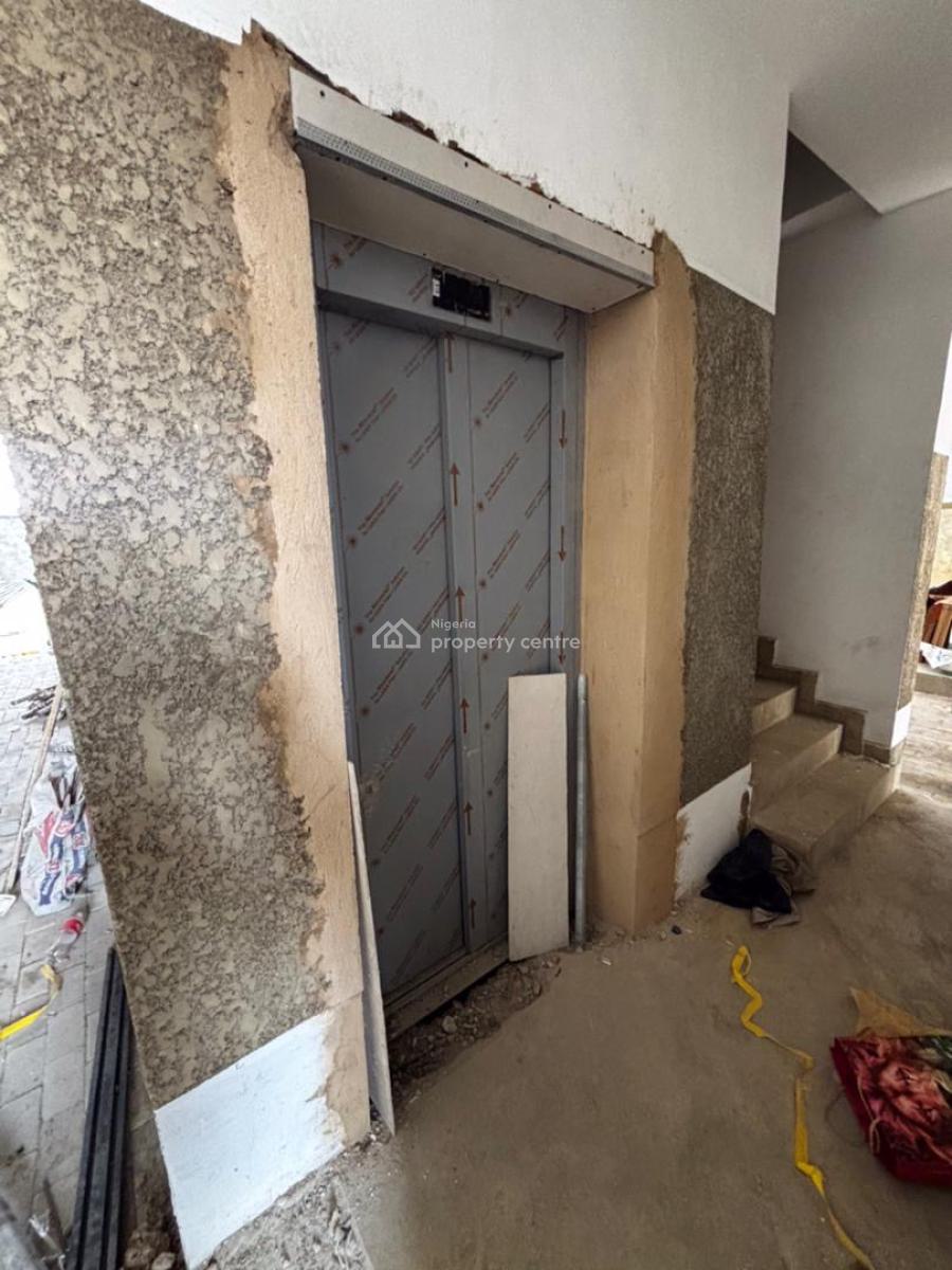 Exquisite 3 Bedroom Apartment with Bq, Yaba, Yaba, Lagos, Flat / Apartment for Sale