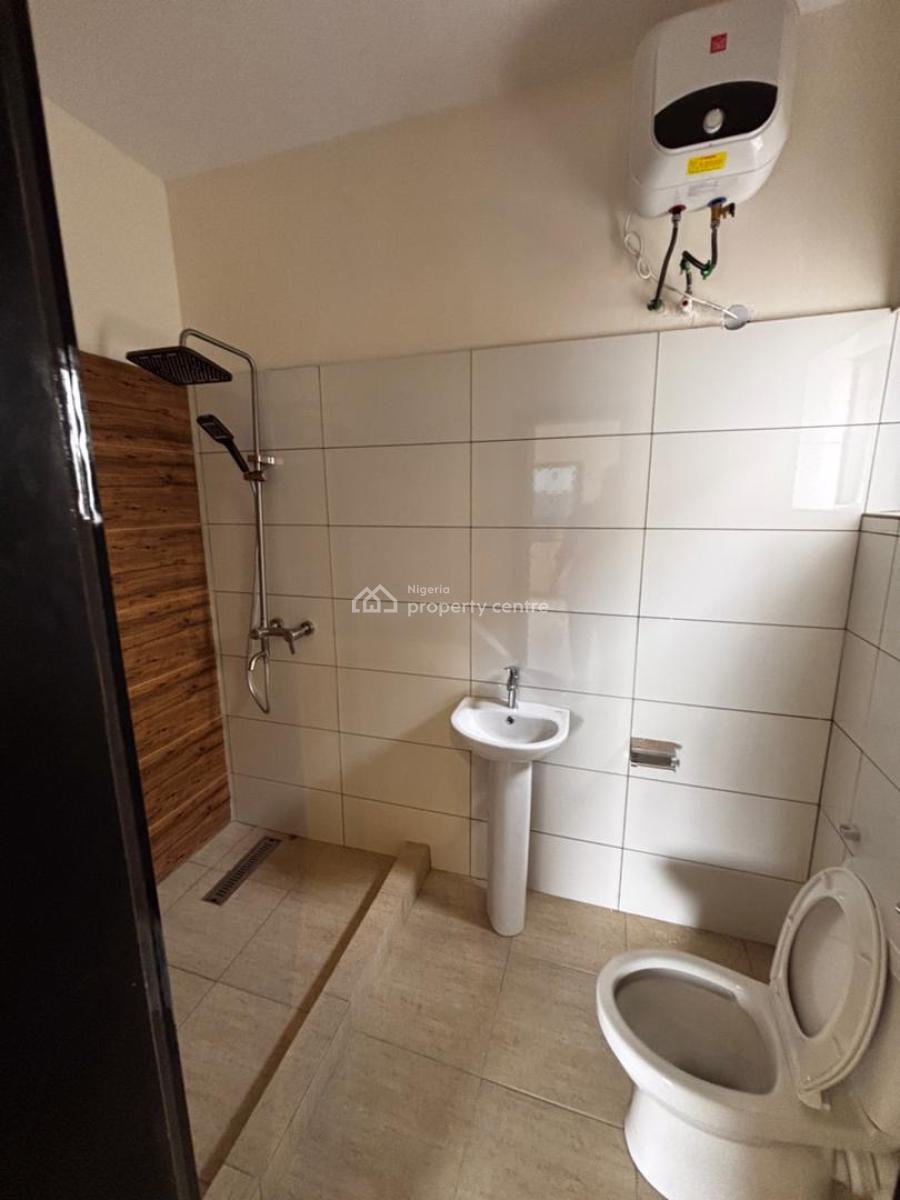 Exquisite 3 Bedroom Apartment with Bq, Yaba, Yaba, Lagos, Flat / Apartment for Sale