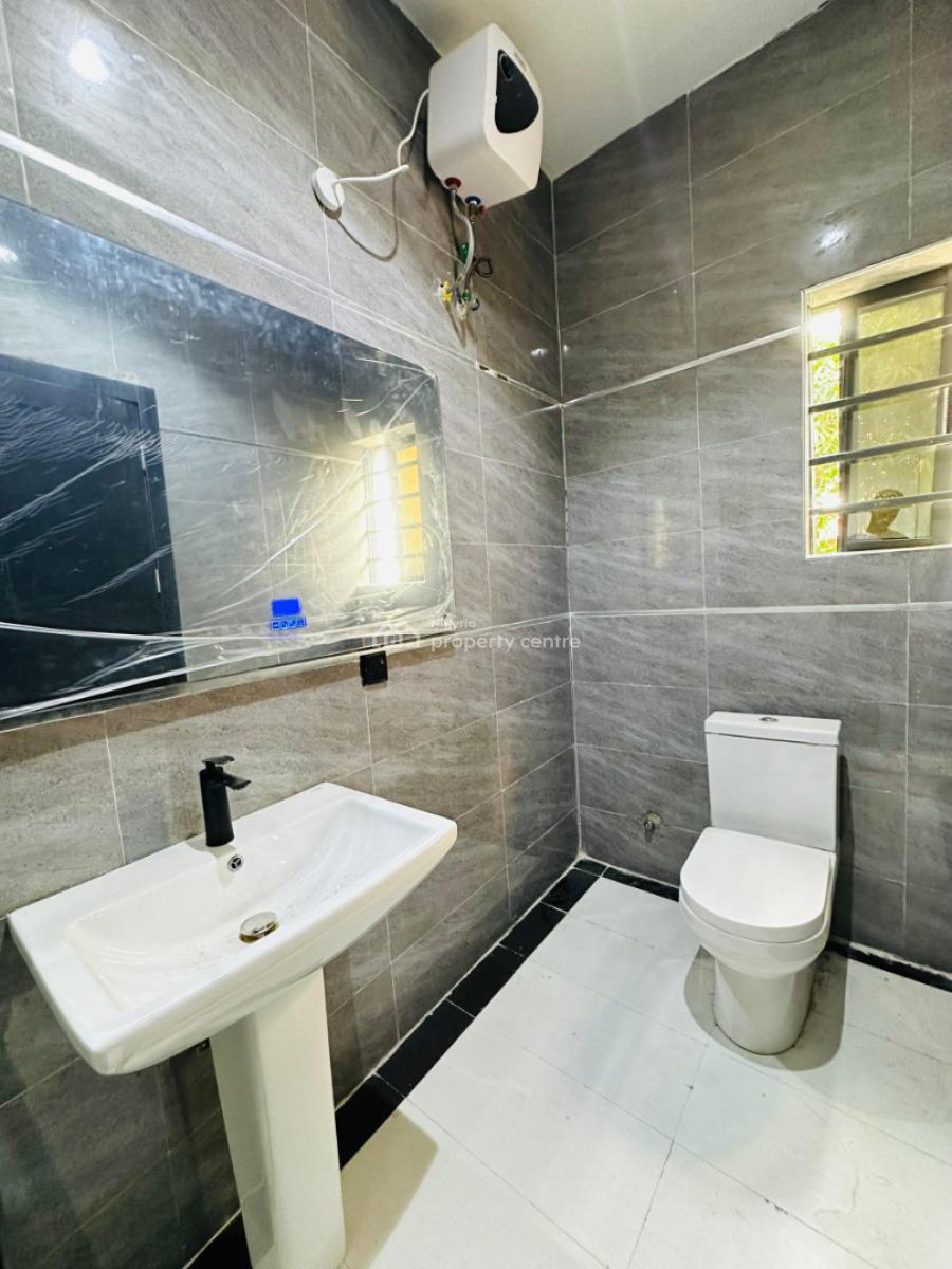 3bedroom Flat with Bq and Fitted Kitchen, Lekki Phase 1, Lekki, Lagos, Flat / Apartment for Rent