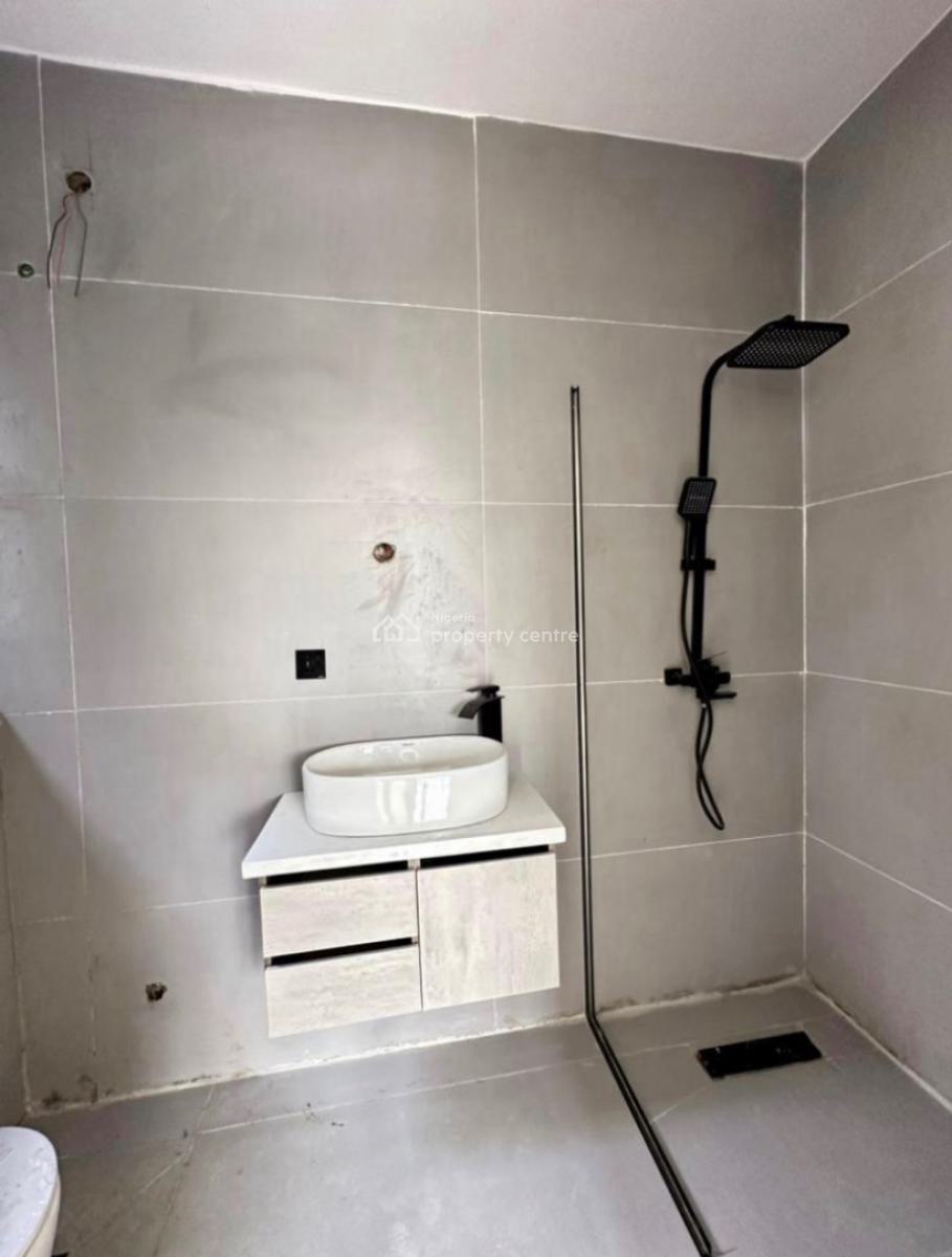 Luxurious 2 Bedroom Maisonette with Swimming Pool and Bq, Lekki Phase 1, Lekki, Lagos, Flat / Apartment for Sale