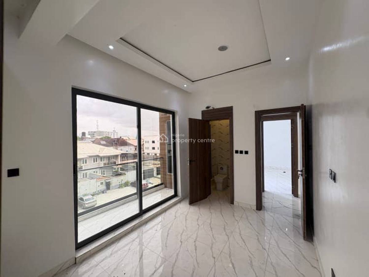 3 Bedroom Brand New, Lekki Phase 1, Lekki, Lagos, Flat / Apartment for Sale