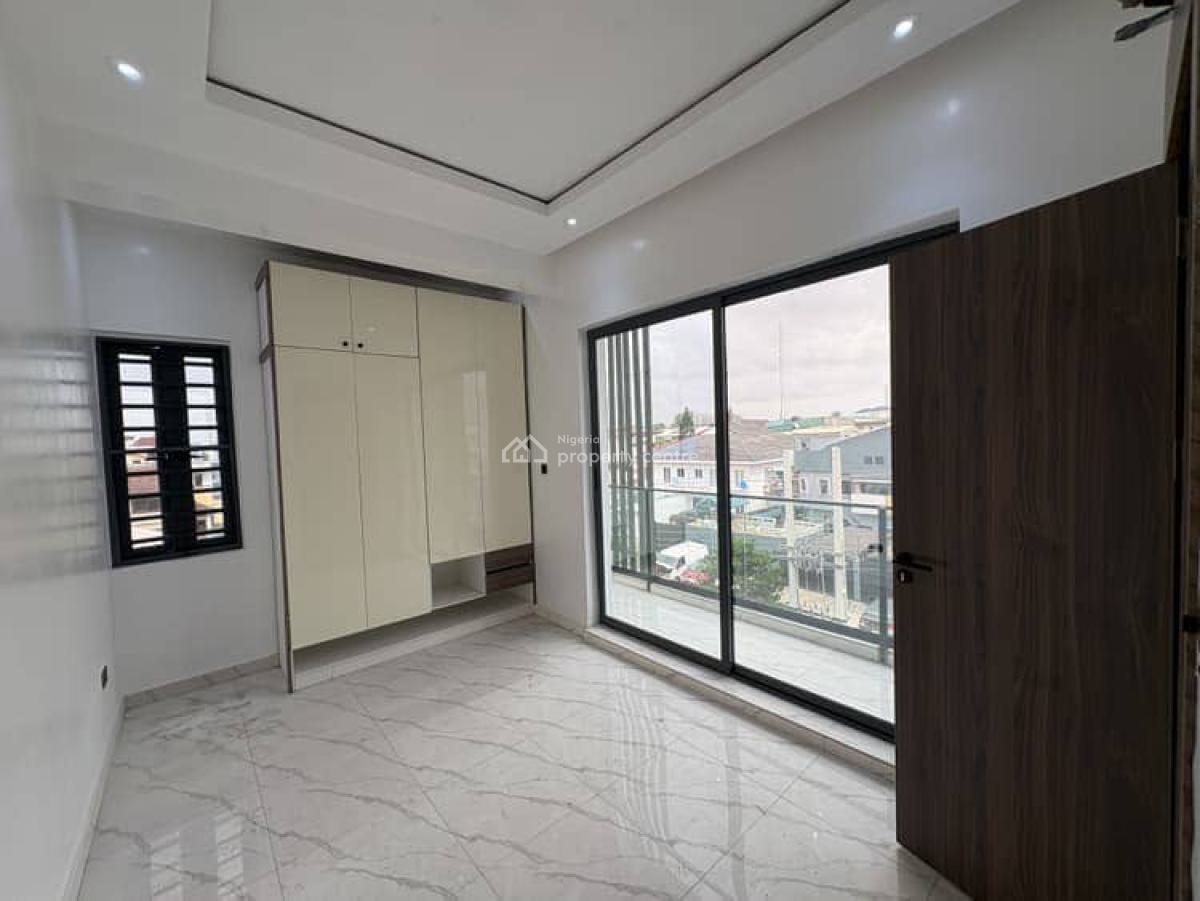 3 Bedroom Brand New, Lekki Phase 1, Lekki, Lagos, Flat / Apartment for Sale