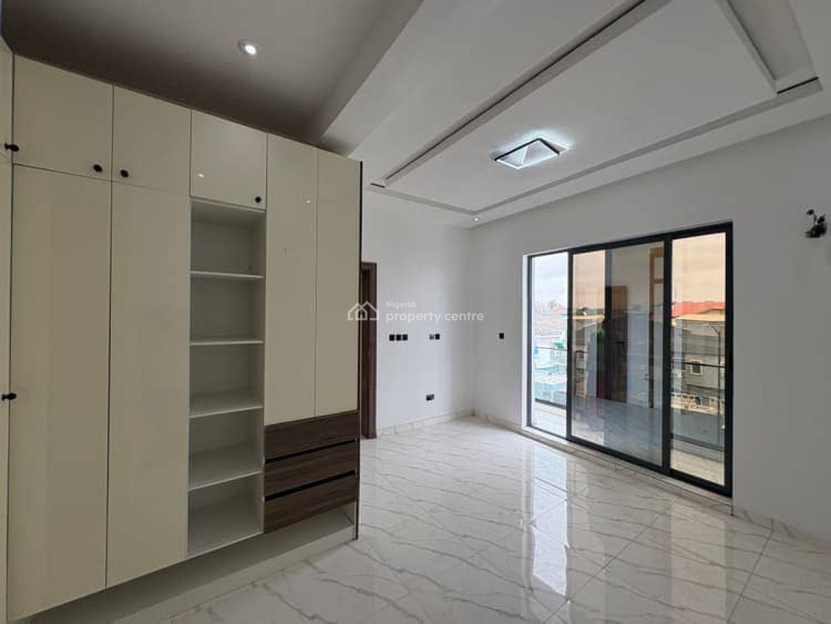 3 Bedroom Brand New, Lekki Phase 1, Lekki, Lagos, Flat / Apartment for Sale