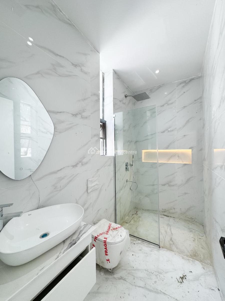 Lovely 2 Bedroom Apartment with Bq, Lekki Phase 1, Lekki Phase 1, Lekki, Lagos, Block of Flats for Sale