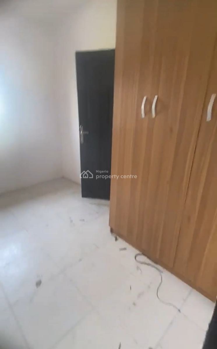 Upstairs 2: Bedroom Apartment {video}, Thomas Estate, Ajah, Lagos, Flat / Apartment for Rent