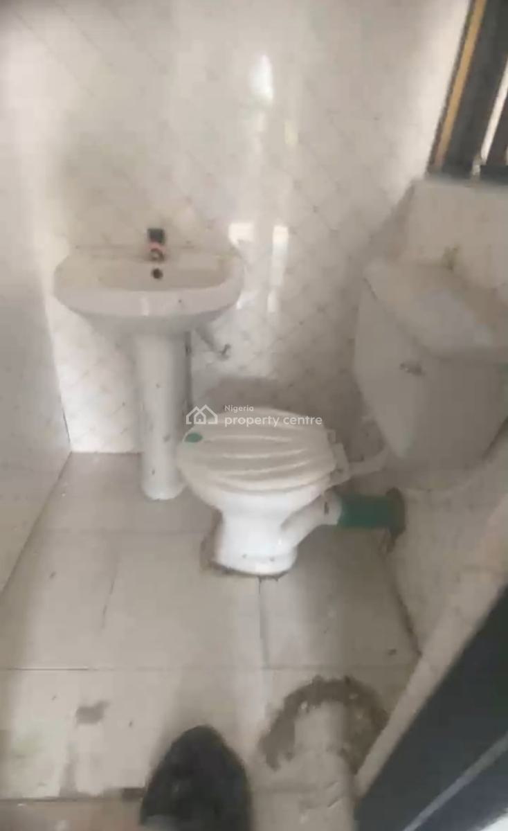 Upstairs 2: Bedroom Apartment {video}, Thomas Estate, Ajah, Lagos, Flat / Apartment for Rent