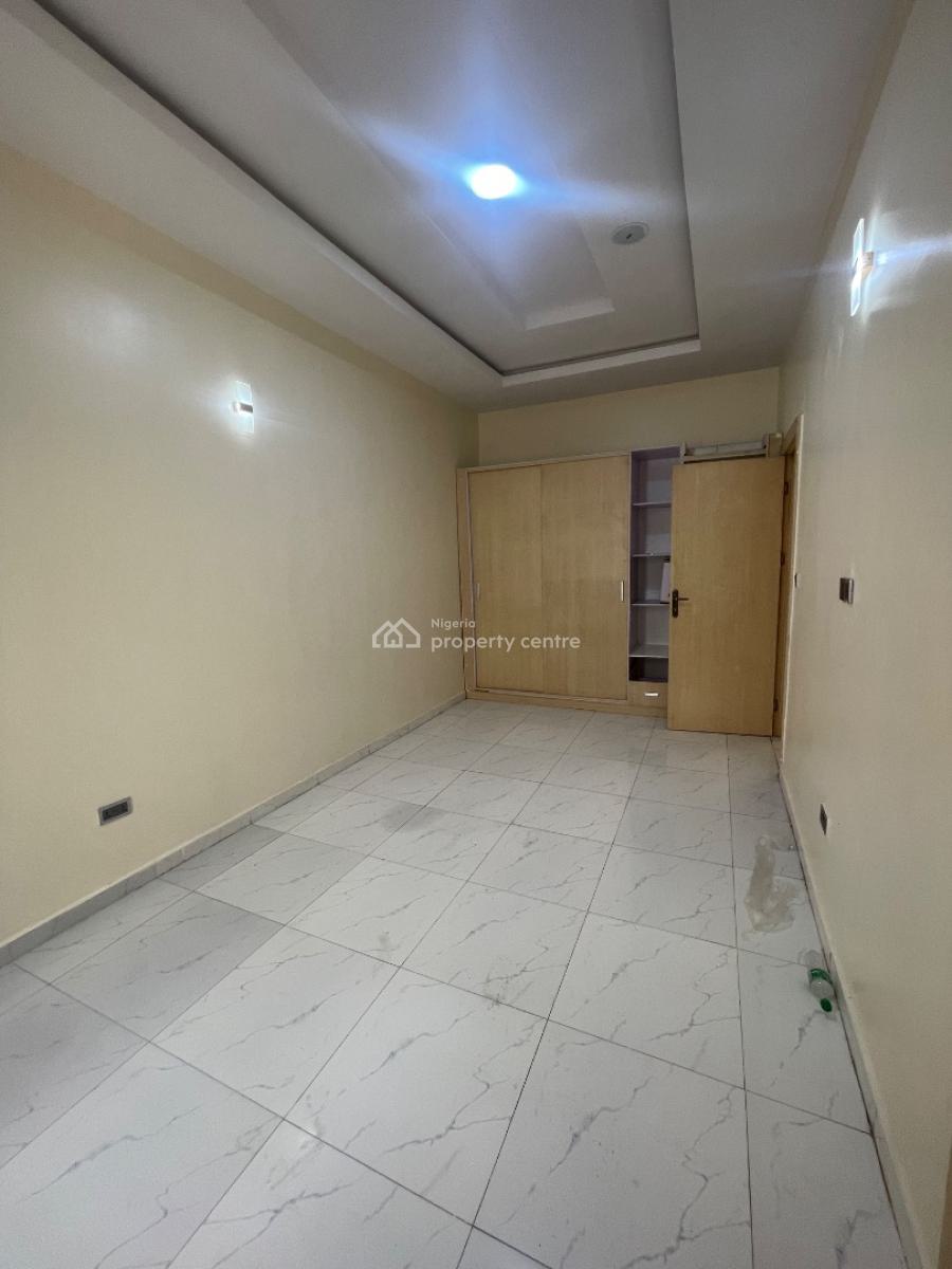 Standard & Massive Semi Master Single Room in a Duplex. Shared Apartment, Ikota, Lekki, Lagos, Self Contain (single Rooms) for Rent