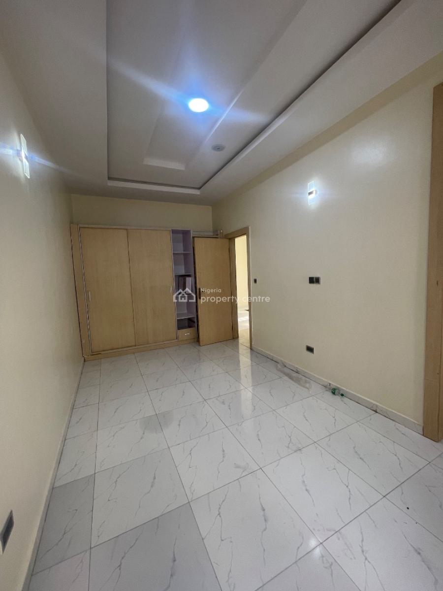 Standard & Massive Semi Master Single Room in a Duplex. Shared Apartment, Ikota, Lekki, Lagos, Self Contain (single Rooms) for Rent