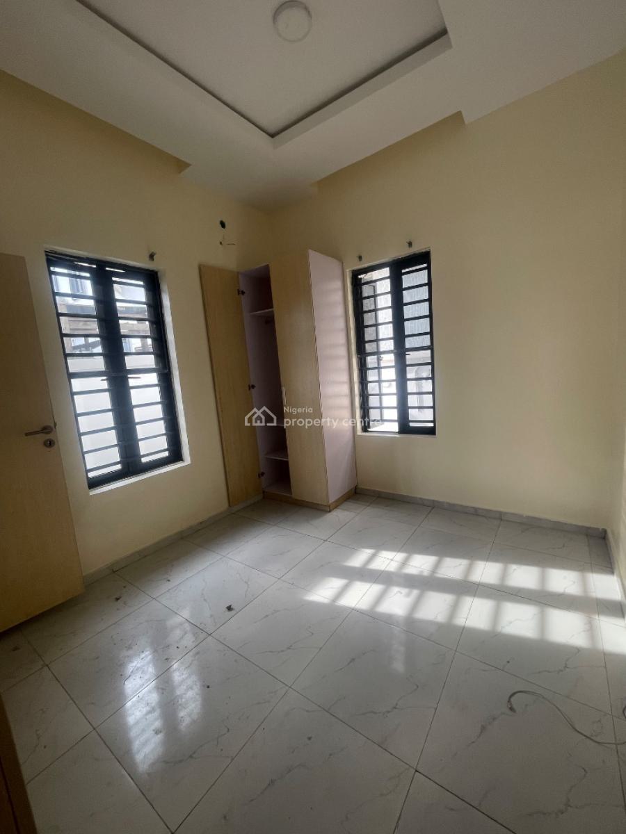 Standard & Massive Semi Master Single Room in a Duplex. Shared Apartment, Ikota, Lekki, Lagos, Self Contain (single Rooms) for Rent