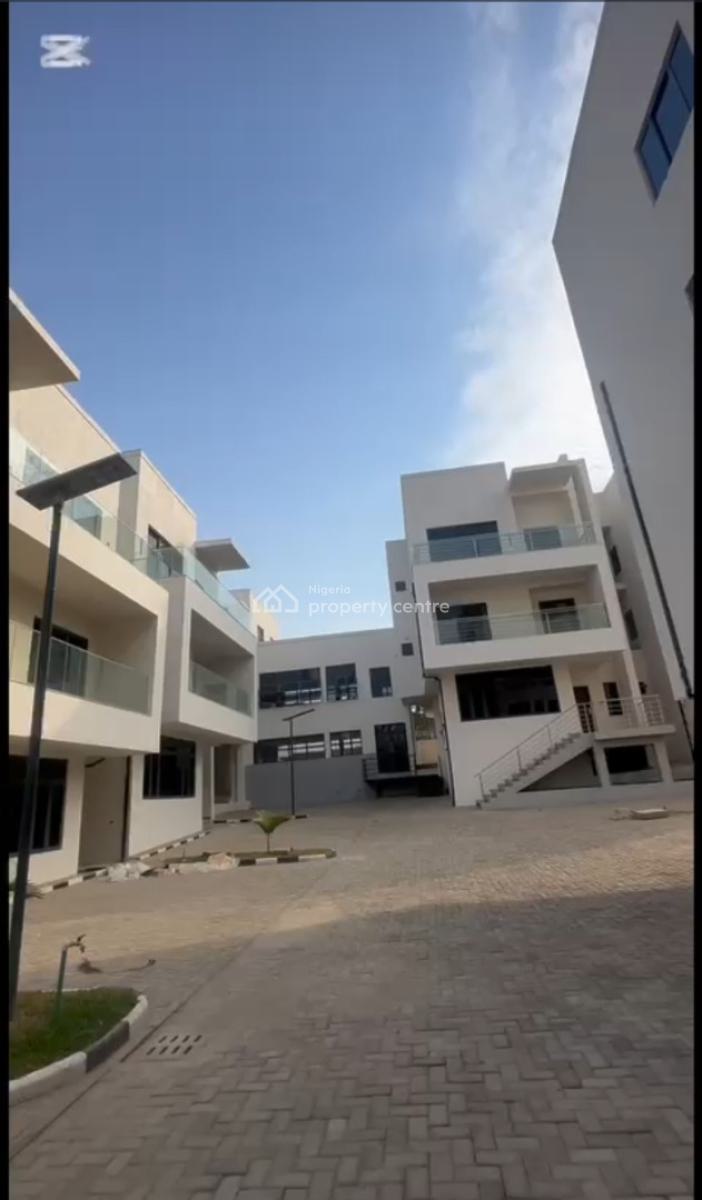 5 Bedrooms Semi Detached Duplex with Bq, Guzape District, Abuja, Semi-detached Duplex for Sale