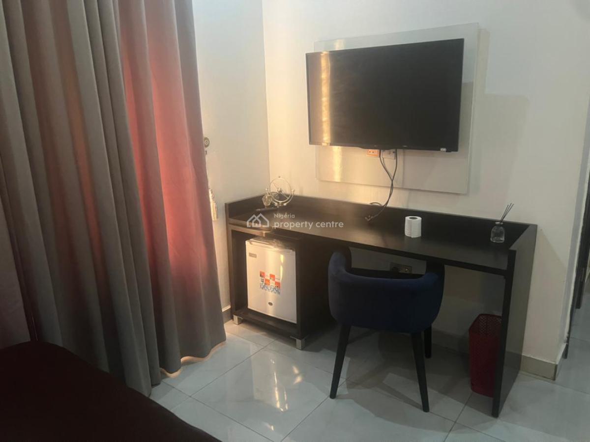 4 Unit 2 Bedroom Apartment and 2 Unit of 1 Bedroom Apartment, Lekki Phase 1, Lekki, Lagos, Flat / Apartment for Sale