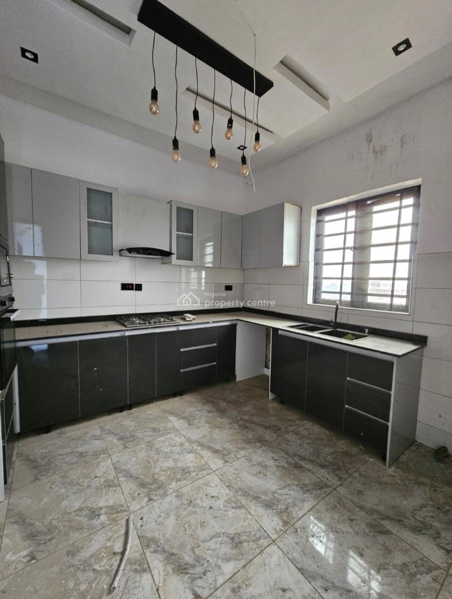 Serviced 2 Bedroom En-suite Flat with Fitted Kitchen, Cooker, Heat Extractor, Ikate, Lekki, Lagos, Flat / Apartment for Rent