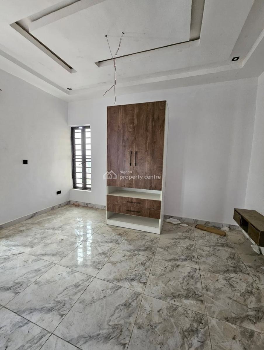 Serviced 2 Bedroom En-suite Flat with Fitted Kitchen, Cooker, Heat Extractor, Ikate, Lekki, Lagos, Flat / Apartment for Rent