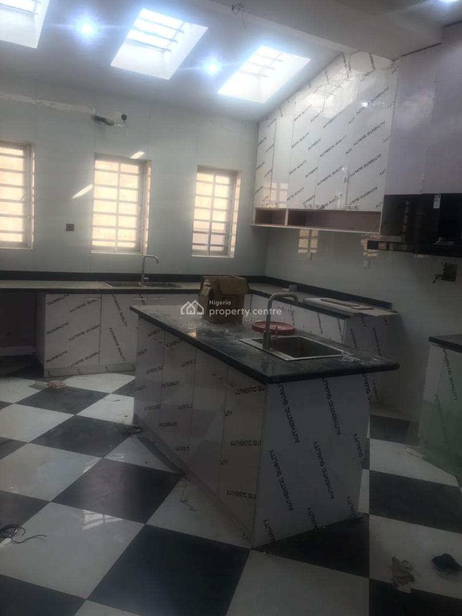 a Nicely Built 5 Bedroom Duplex in a Secured Area, Iyaganku, Ibadan, Oyo, Terraced Duplex for Sale