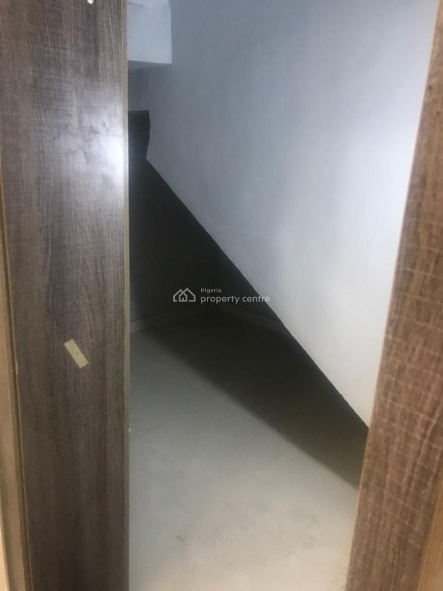 a Nicely Built 5 Bedroom Duplex in a Secured Area, Iyaganku, Ibadan, Oyo, Terraced Duplex for Sale