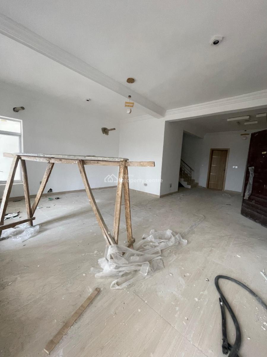 2 Bedroom Maisonette in Lekki Phase 1, Lekki Phase 1, Lekki, Lagos, Block of Flats for Sale