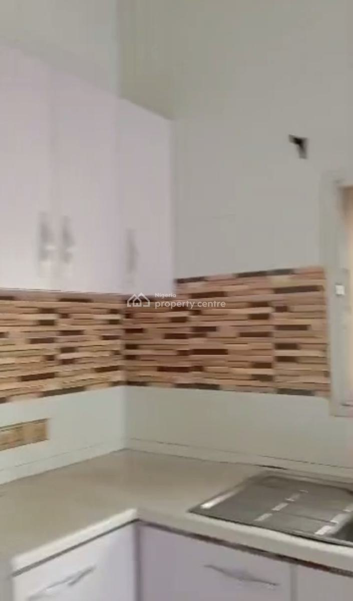 Spacious 3 Bedroom Apartment, Sabo, Yaba, Lagos, Flat / Apartment for Rent