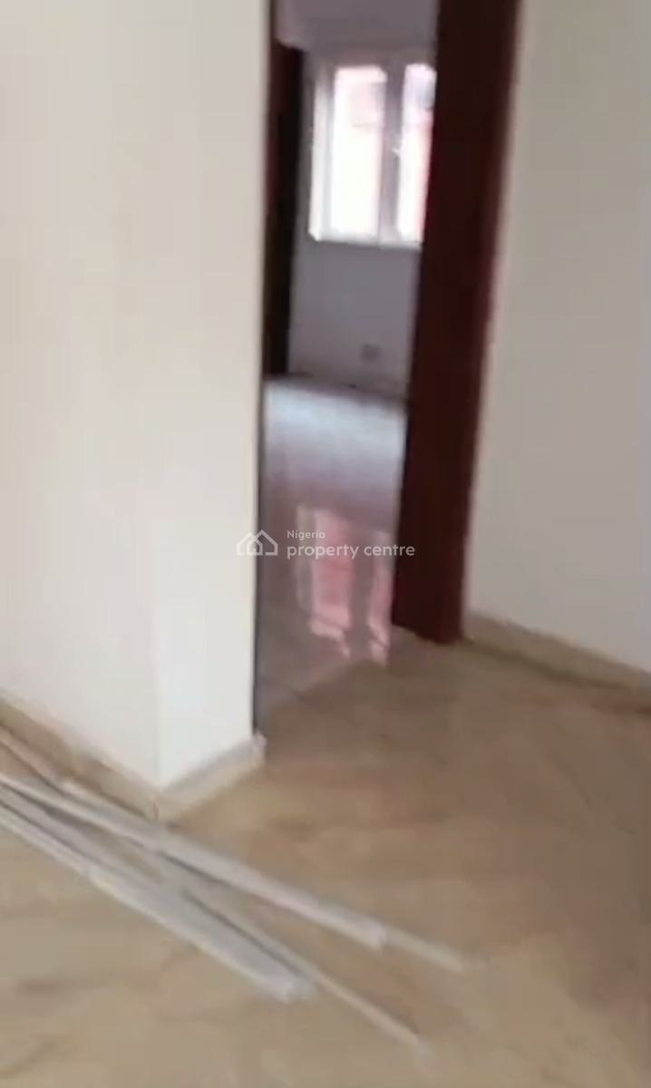 Spacious 3 Bedroom Apartment, Sabo, Yaba, Lagos, Flat / Apartment for Rent