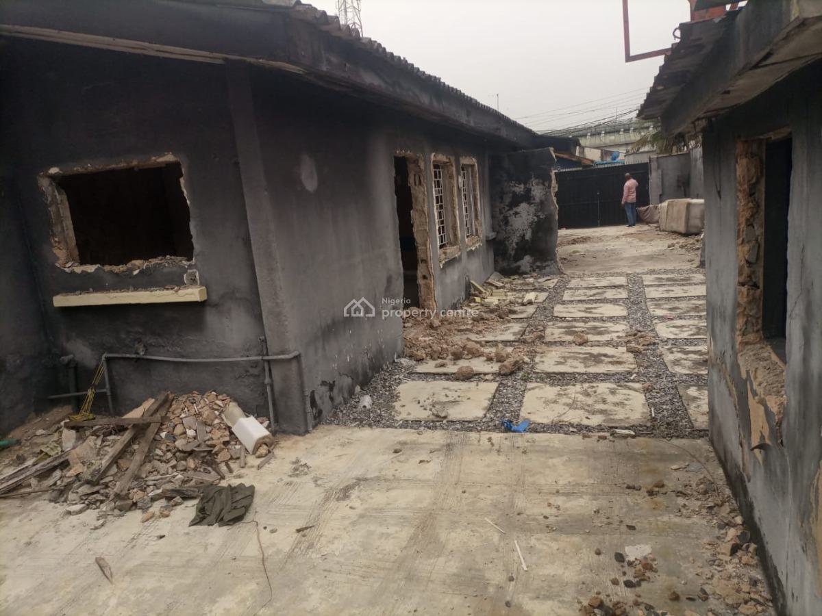 Demolishable 5 Bedroom Bungalow, on Eric Moore Close, Surulere, Lagos, House for Sale