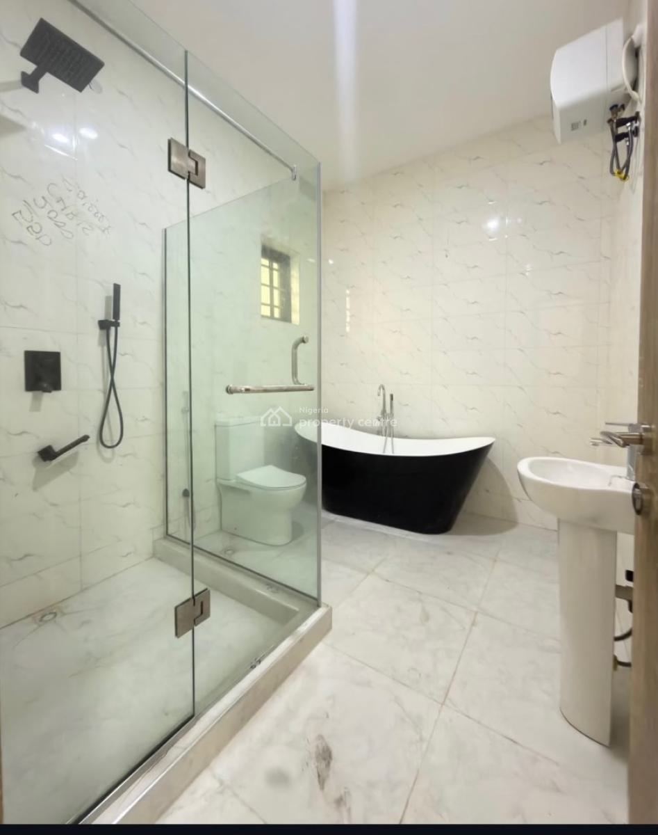 5 Bedroom Spacious House with a Bq, Magodo Gra Phase 2, Magodo, Lagos, Detached Duplex for Sale