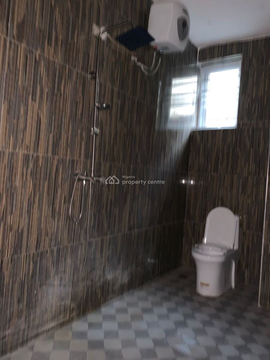 Well Maintained 2 Bedroom Flat, Platinum Way, Lekki, Lagos, Flat / Apartment for Rent