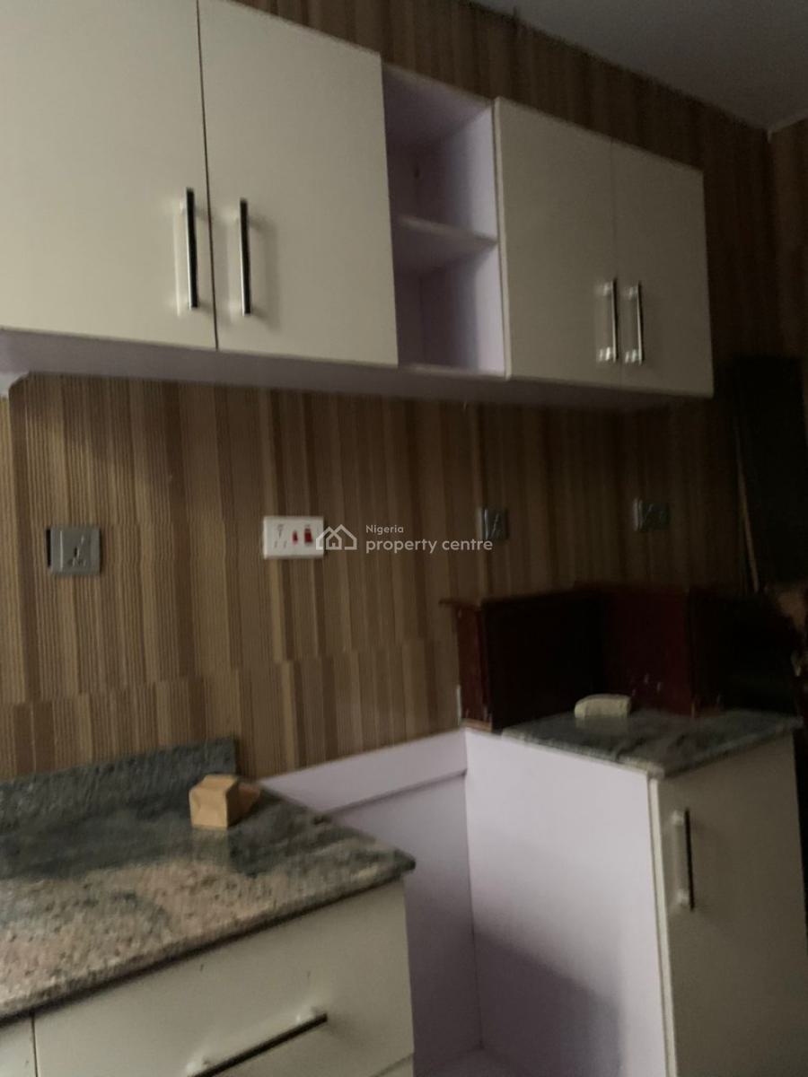 Well Maintained 2 Bedroom Flat, Platinum Way, Lekki, Lagos, Flat / Apartment for Rent