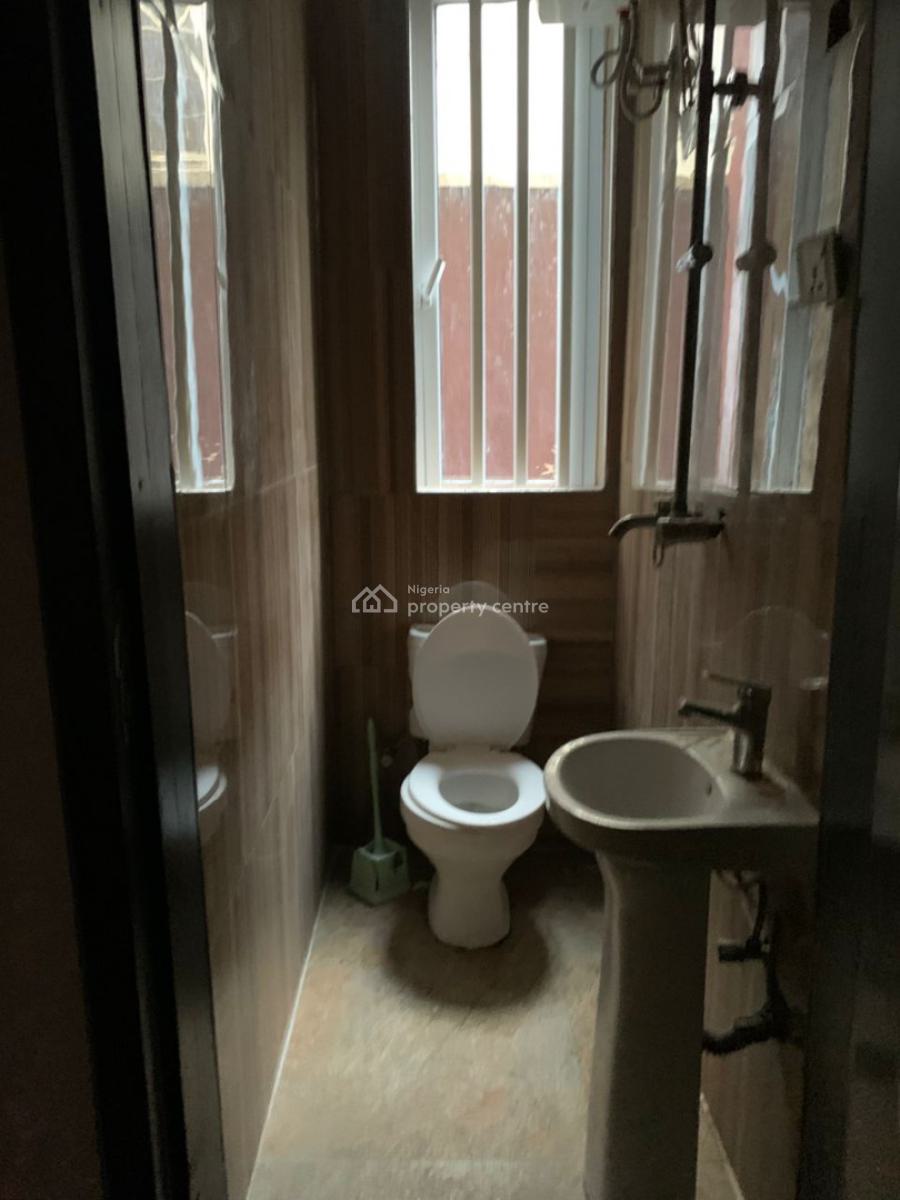 Well Maintained 2 Bedroom Flat, Platinum Way, Lekki, Lagos, Flat / Apartment for Rent