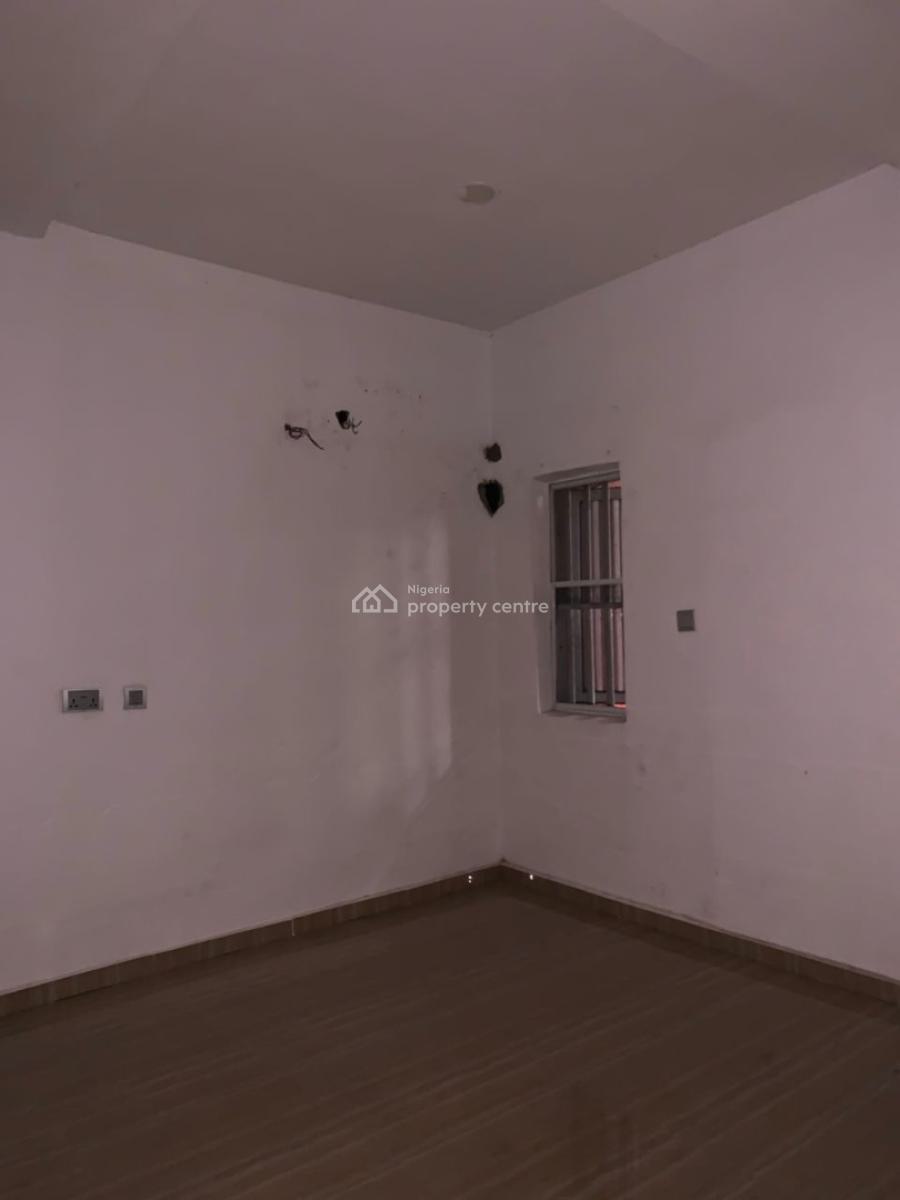 Well Maintained 2 Bedroom Flat, Platinum Way, Lekki, Lagos, Flat / Apartment for Rent