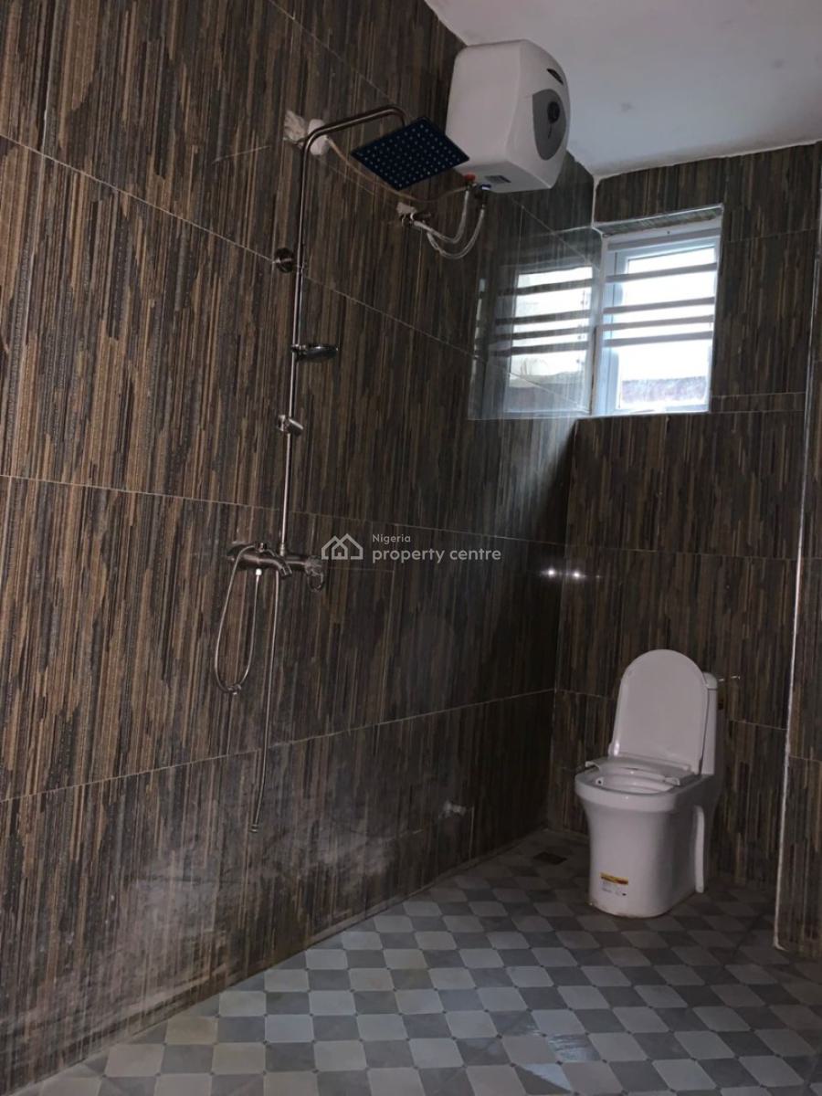 Well Maintained 2 Bedroom Flat, Platinum Way, Lekki, Lagos, Flat / Apartment for Rent