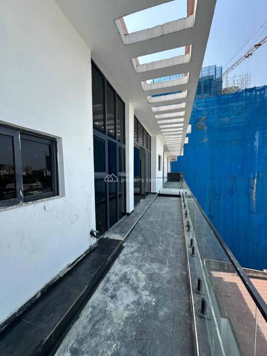 Super-spacious Luxury 3-bedroom Penthouse on The 8th Floor, Ikoyi, Lagos, Flat / Apartment for Sale