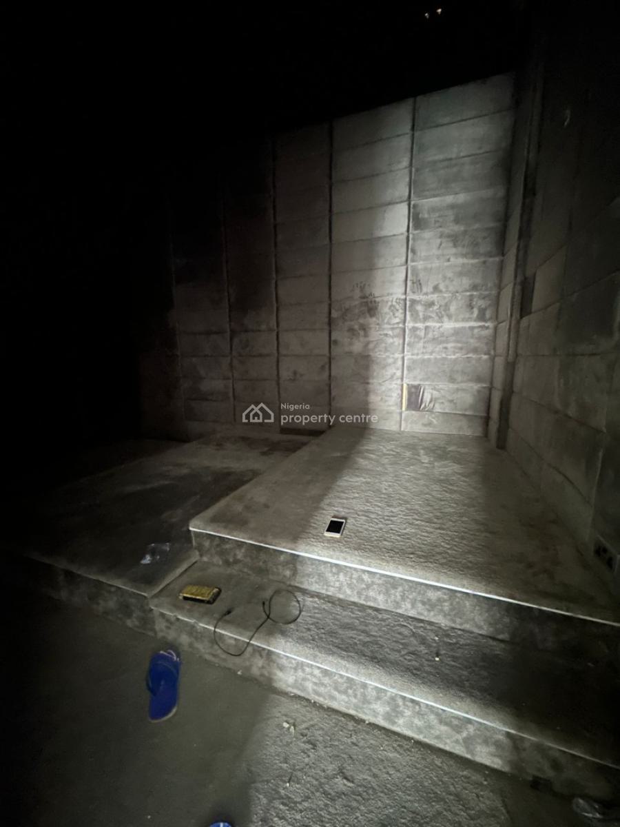 Super-spacious Luxury 3-bedroom Penthouse on The 8th Floor, Ikoyi, Lagos, Flat / Apartment for Sale