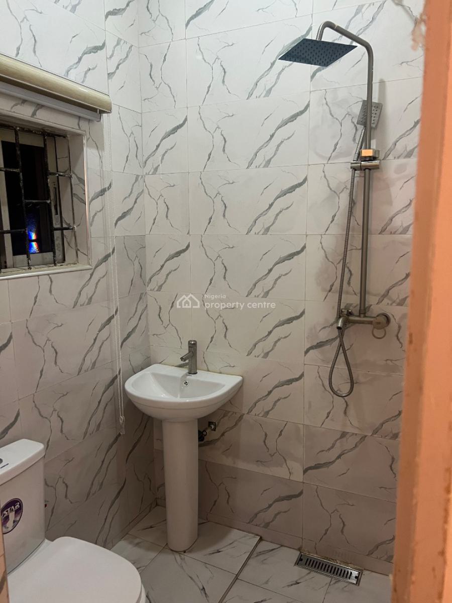 Single Room with Great Facilities, 12 Biskra Street Abacha Estate, Zone 4, Wuse, Abuja, Hotel / Guest House Short Let