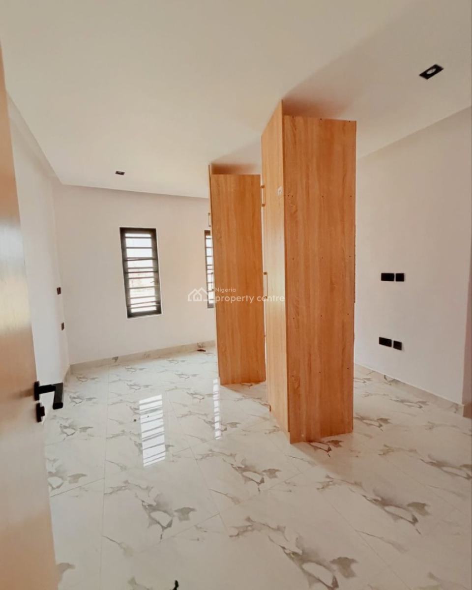 Luxuriously Built 3 Bedrooms Apartment, Yaba, Lagos, Flat / Apartment for Sale