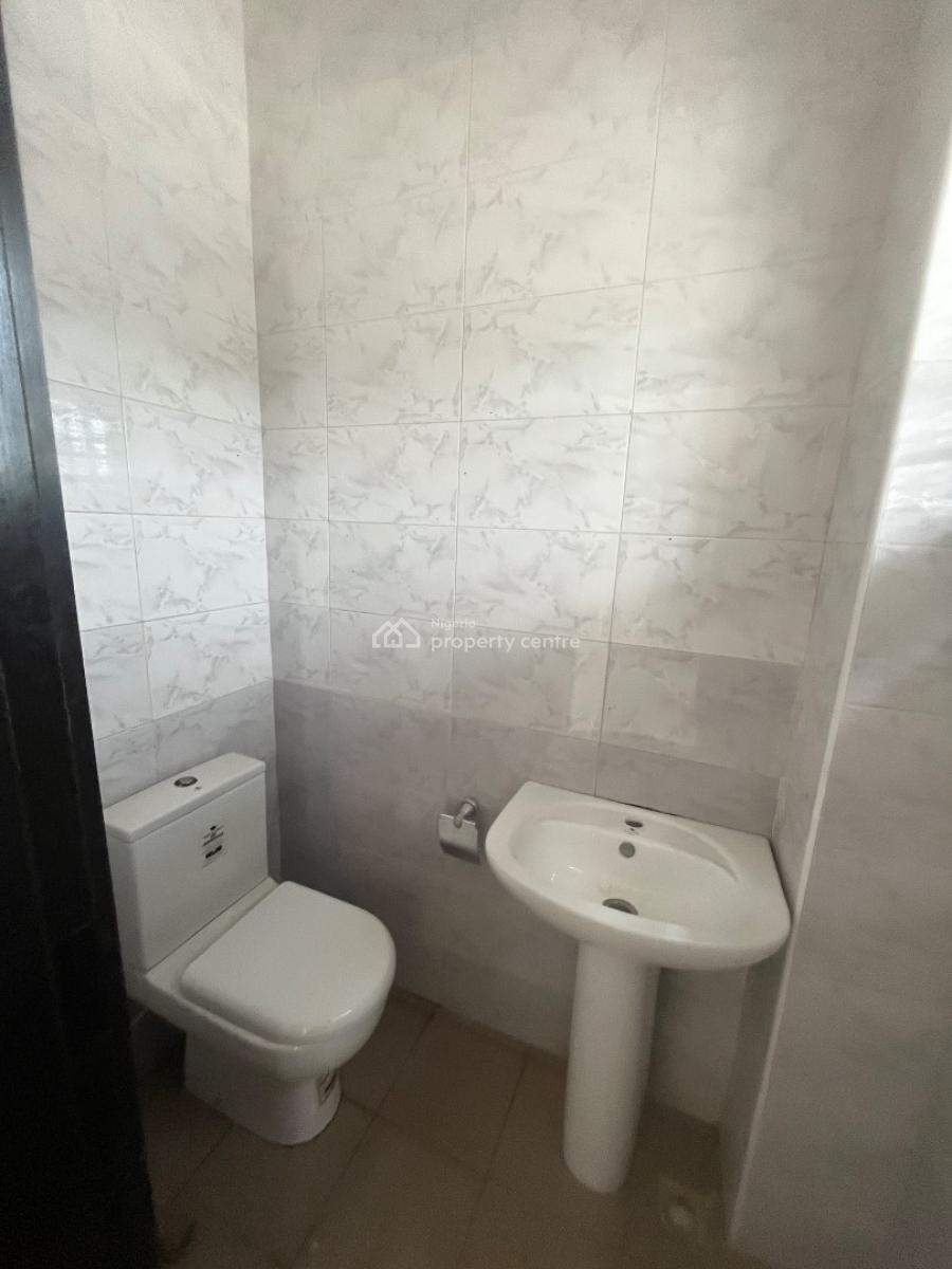 Luxury 3 Bedroom Beautiful Flat Downstairs, Mobil Road Ilaje, Ajah, Lagos, Flat / Apartment for Rent