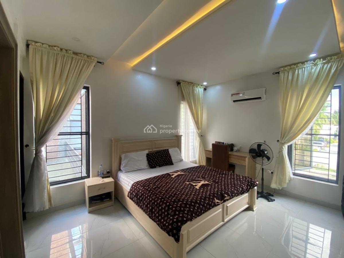 Nicely Finished Serviced 3 Bedroom Terrace with a Room Bq, Lekki Phase 1, Lekki, Lagos, Terraced Duplex for Rent